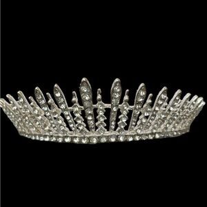 ELEGANT JEWEL TIARA FOR THAT SPECIAL DAY
